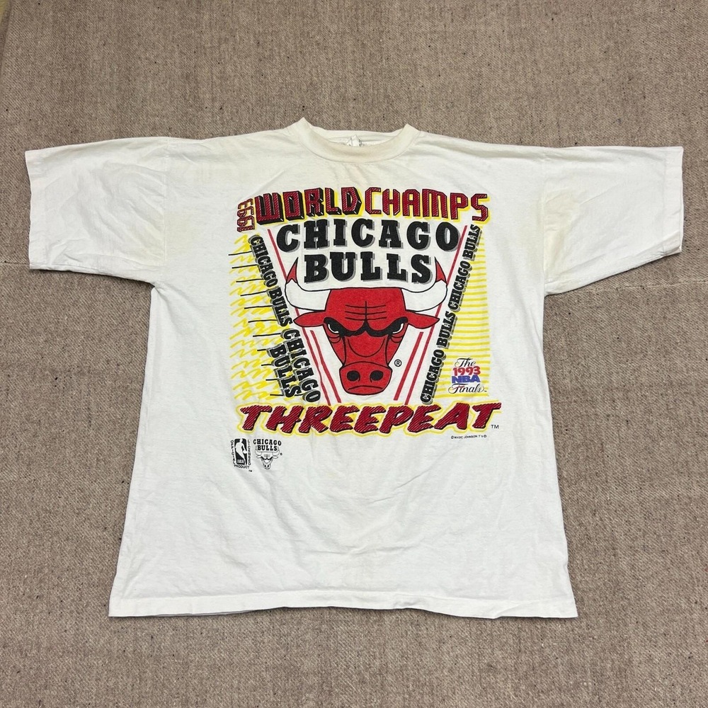 Vintage Chicago Bulls Shirt Mens XL White 1990s Magic‎ Johnson Three Peat